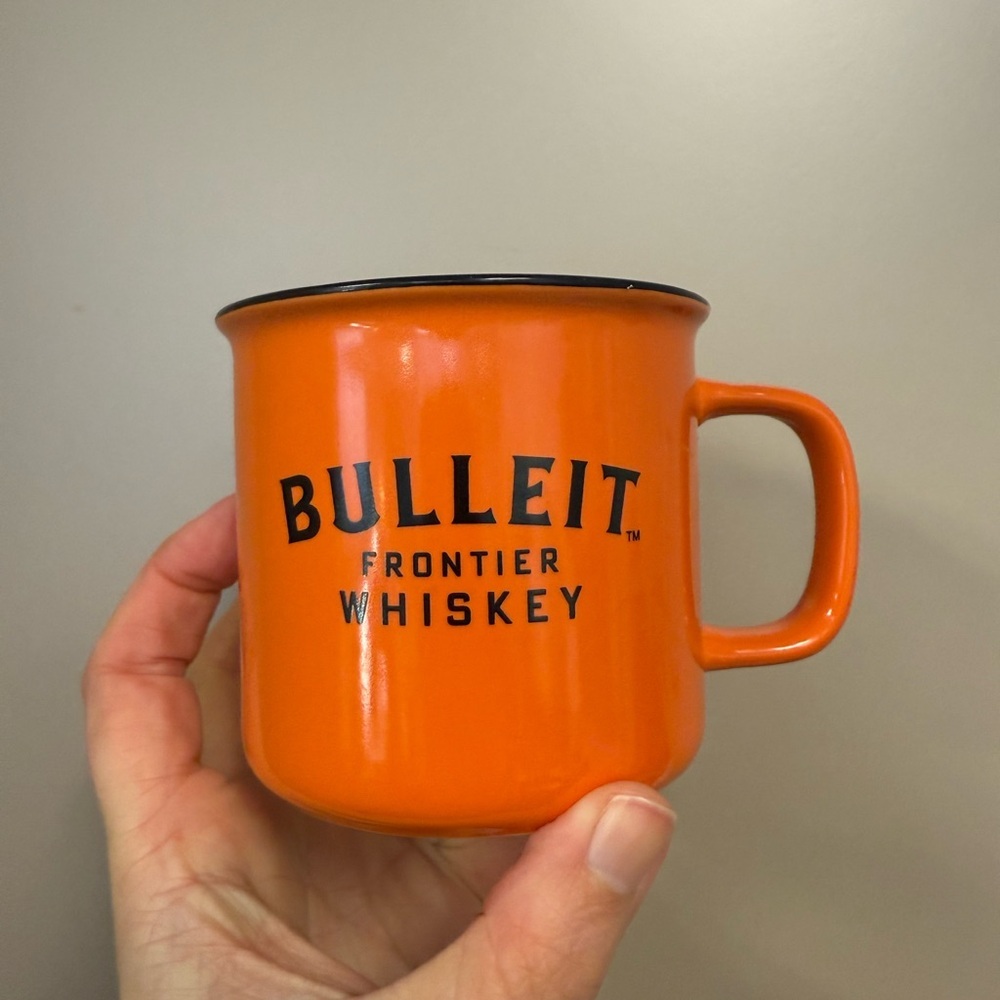 Frontier Whiskey collectible mug‎